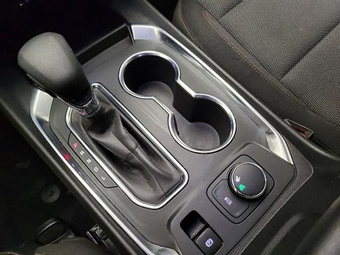 Used 2021 Chevrolet Traverse LS image 26