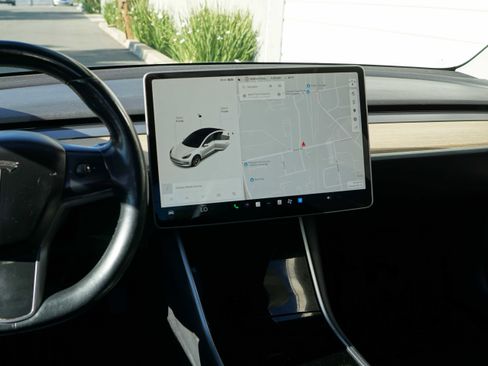 Used 2018 Tesla Model 3 Long Range RWD image 40