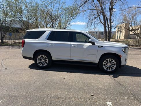 Used 2023 GMC Yukon SLT w/ SLT Luxury Package image 14