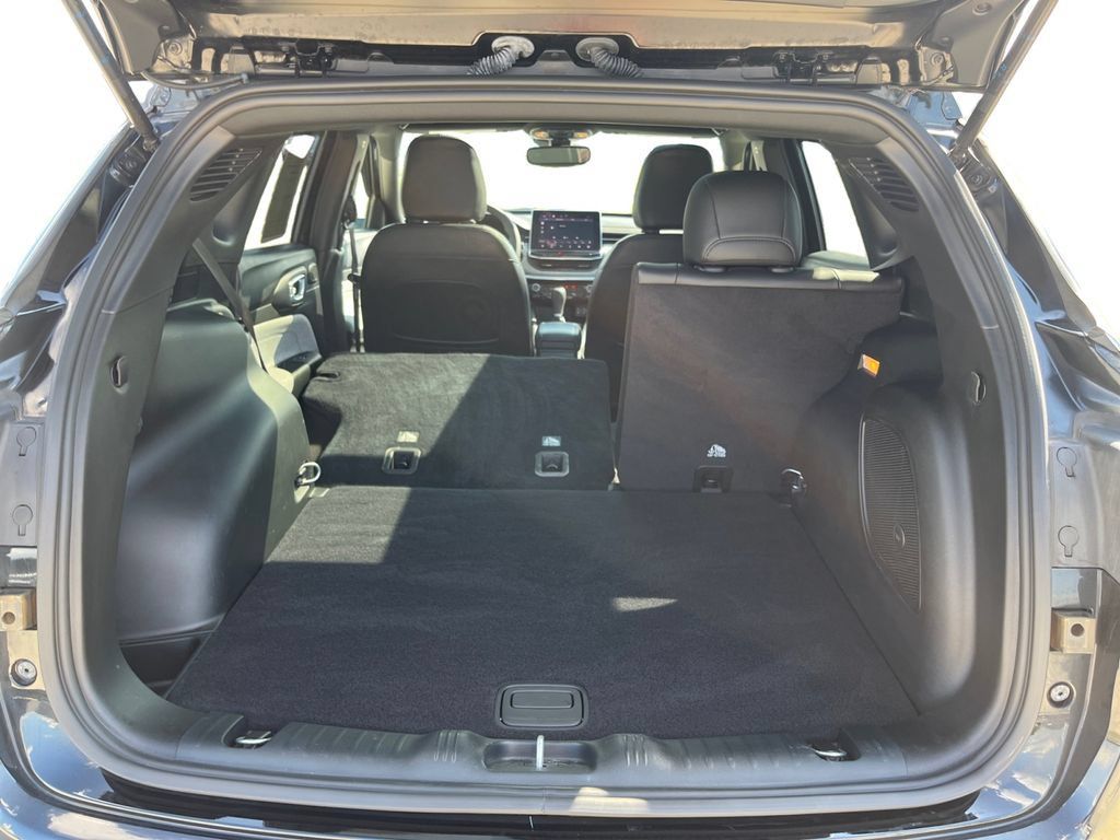 Used 2023 Jeep Compass Latitude w/ Sun and Sound Group AWD/4WD image 29