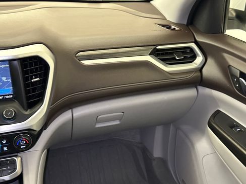 Used 2021 GMC Acadia SLT w/ Premium Package FWD image 17