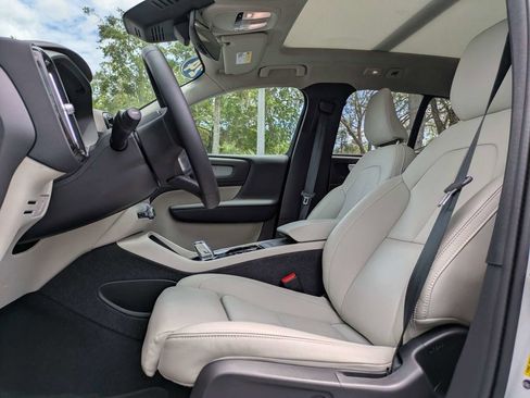 Certified 2024 Volvo XC40 B5 Plus w/ Protection Package Premier AWD/4WD image 2
