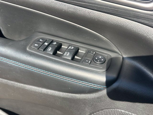 Used 2019 Jeep Grand Cherokee Laredo AWD/4WD image 13