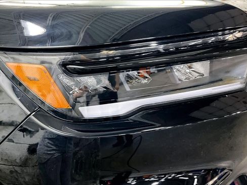 Used 2025 Honda Pilot TrailSport image 26