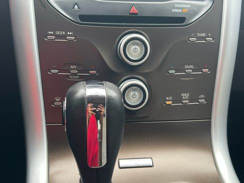 Used 2013 Ford Edge SEL FWD image 18
