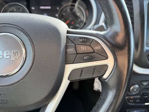 Used 2015 Jeep Cherokee Trailhawk AWD/4WD image 16
