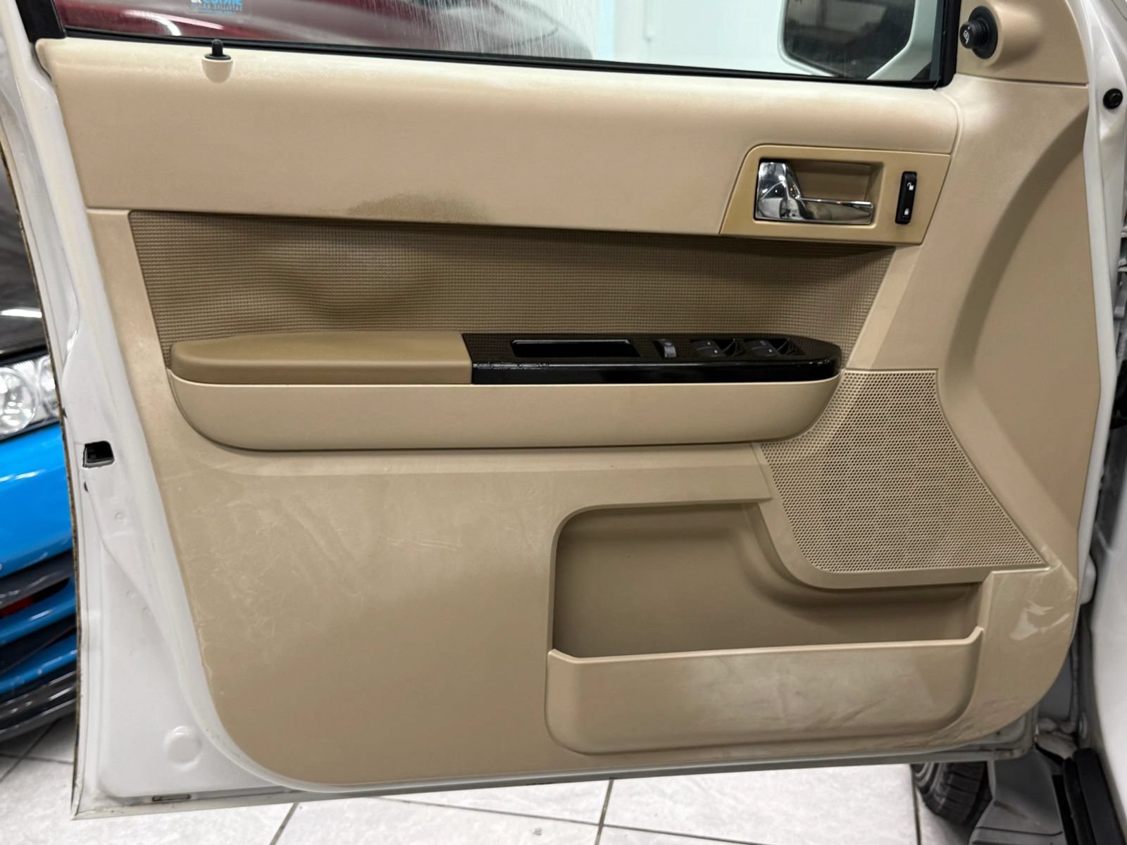 Used 2010 Ford Escape Limited FWD image 16