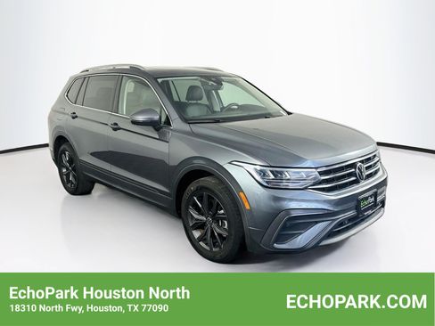 Used 2023 Volkswagen Tiguan SE w/ Panoramic Sunroof Package FWD image 1