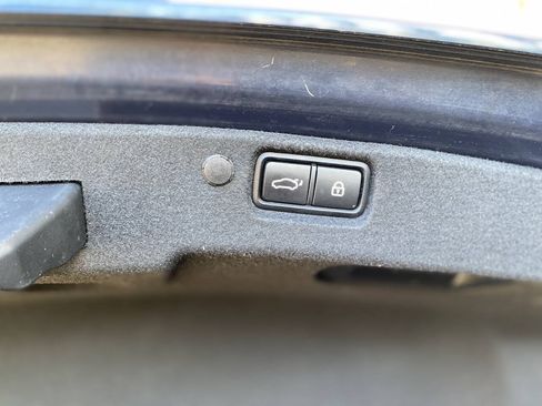 Used 2017 Kia Cadenza Limited FWD image 19