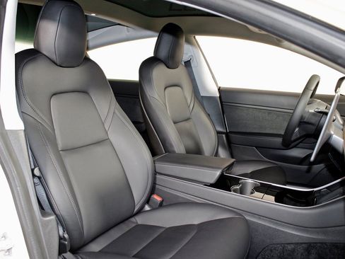 Used 2020 Tesla Model 3 Performance image 33