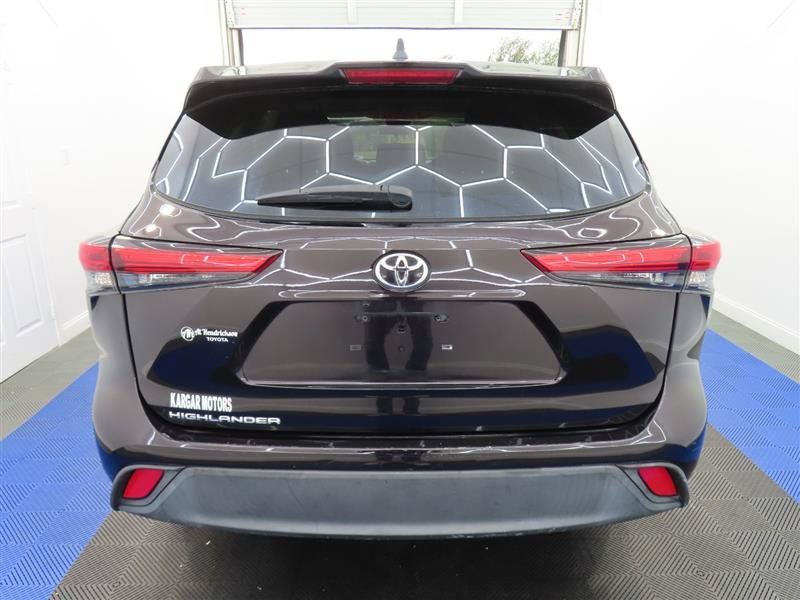 Used 2022 Toyota Highlander L FWD image 7