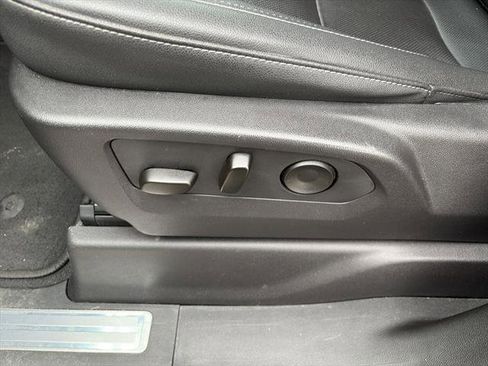 Used 2024 GMC Sierra 1500 SLT image 15