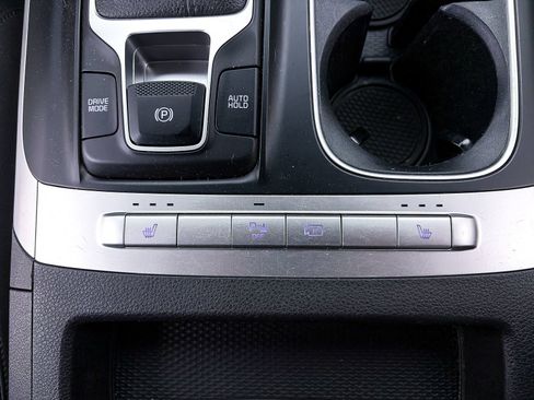 Used 2024 Kia Carnival LX FWD image 25