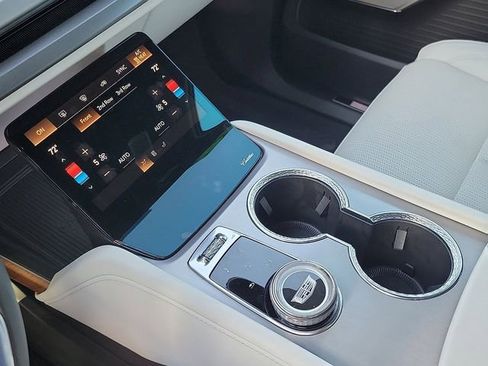 Used 2026 Cadillac Vistiq Sport image 17