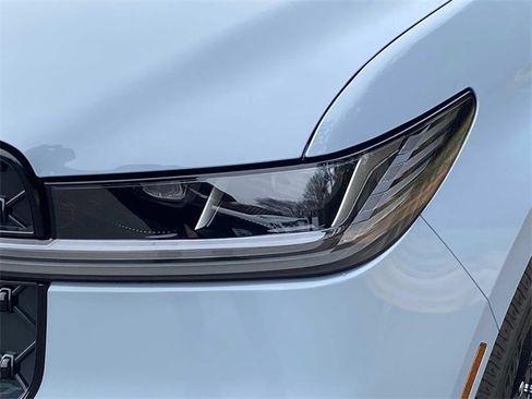 Certified 2025 Lincoln Navigator Reserve w/ Jet Appearance Package image 5