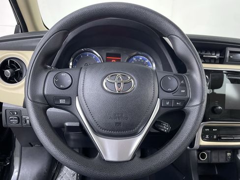Used 2017 Toyota Corolla LE w/ Carpet Mat Package (TMS) FWD image 13