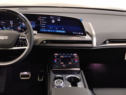 New 2026 Cadillac Vistiq Sport w/ LPO, Floor Liner Package image 27