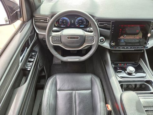 Used 2023 Jeep Wagoneer L Series II image 9