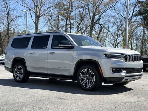 Used 2024 Jeep Wagoneer L Series II image 2