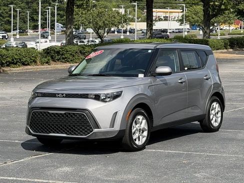 Used 2025 Kia Soul LX w/ LX Technology Package FWD image 3