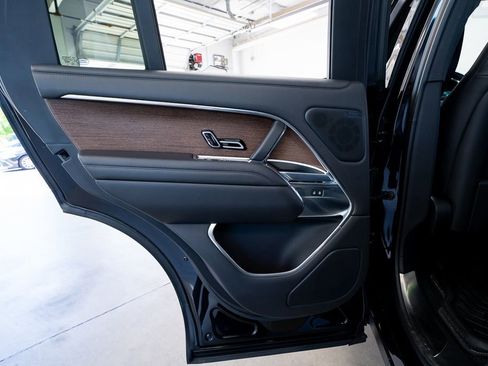Used 2022 Land Rover Range Rover SE AWD/4WD image 43