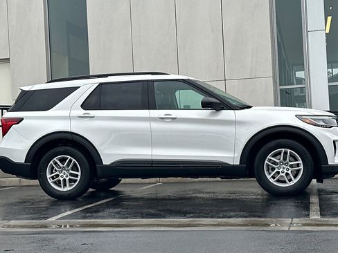 New 2026 Ford Explorer Active w/ Active Comfort Package image 2