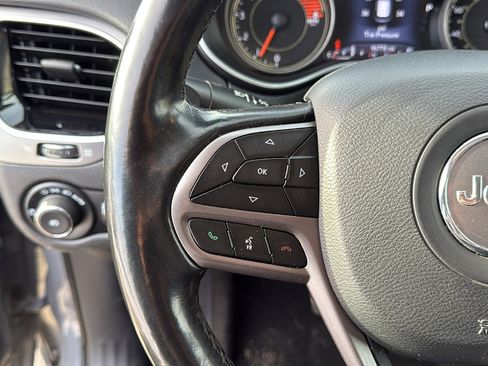 Used 2021 Jeep Cherokee Limited image 16