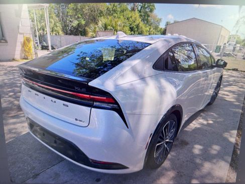 Used 2024 Toyota Prius XLE image 2