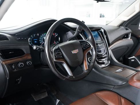 Used 2020 Cadillac Escalade ESV Premium Luxury image 11