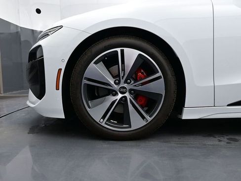 Used 2025 Audi A6 e-tron Prestige image 6