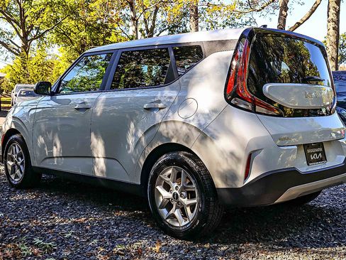 Certified 2023 Kia Soul LX w/ LX Technology Package image 4