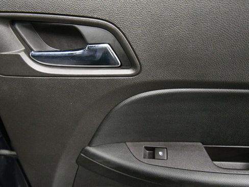 Used 2017 Chevrolet Equinox LT w/ Convenience Package image 23