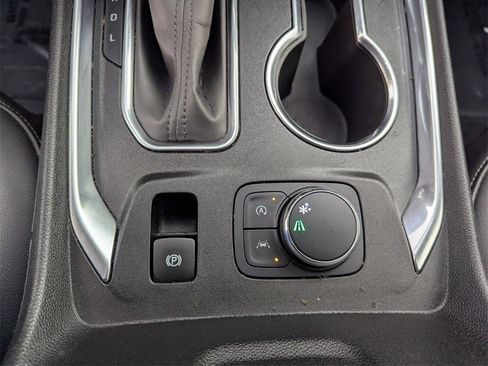 Used 2022 Chevrolet Traverse LT image 28