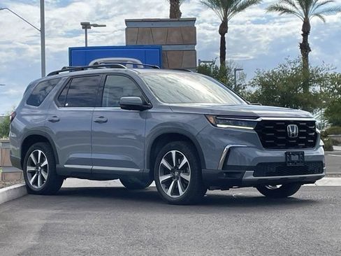 Used 2023 Honda Pilot Elite image 3