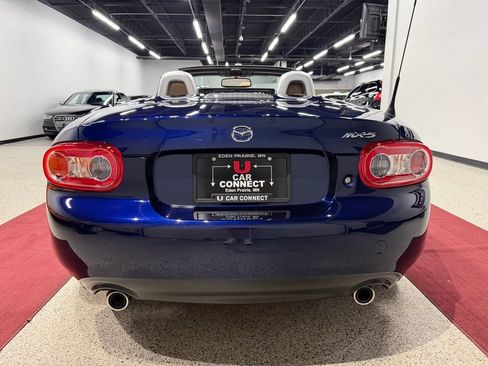 Used 2011 MAZDA MX-5 Miata Grand Touring RWD image 17