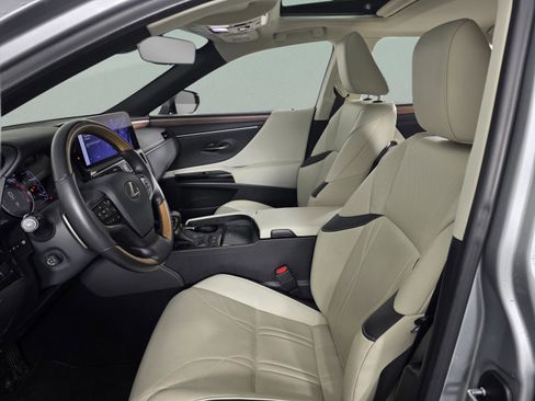 Used 2025 Lexus ES 300h w/ Technology Package image 12