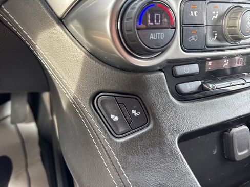 Used 2019 Chevrolet Suburban LT image 24