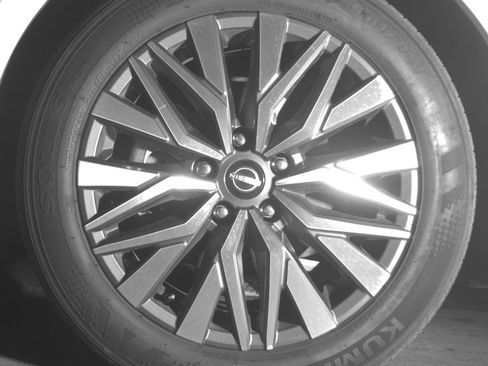 Used 2025 Nissan Altima 2.5 SV FWD image 12