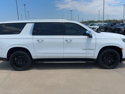 Used 2023 Chevrolet Suburban Premier AWD/4WD image 2