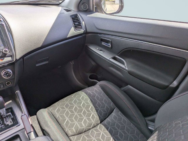 Used 2025 Mitsubishi Outlander Sport LE AWD/4WD image 18