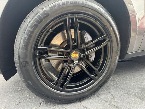 Used 2018 Porsche Macan AWD/4WD image 46