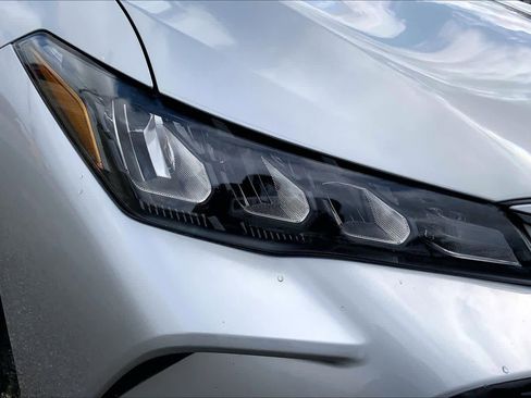 Used 2022 Toyota Avalon XSE image 27