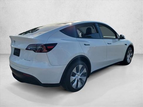 Used 2022 Tesla Model Y Long Range image 5