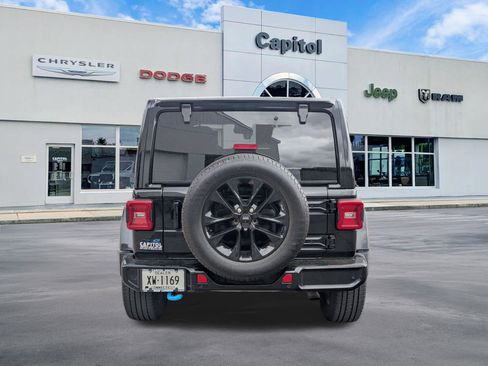 Used 2021 Jeep Wrangler Unlimited Sahara AWD/4WD image 6
