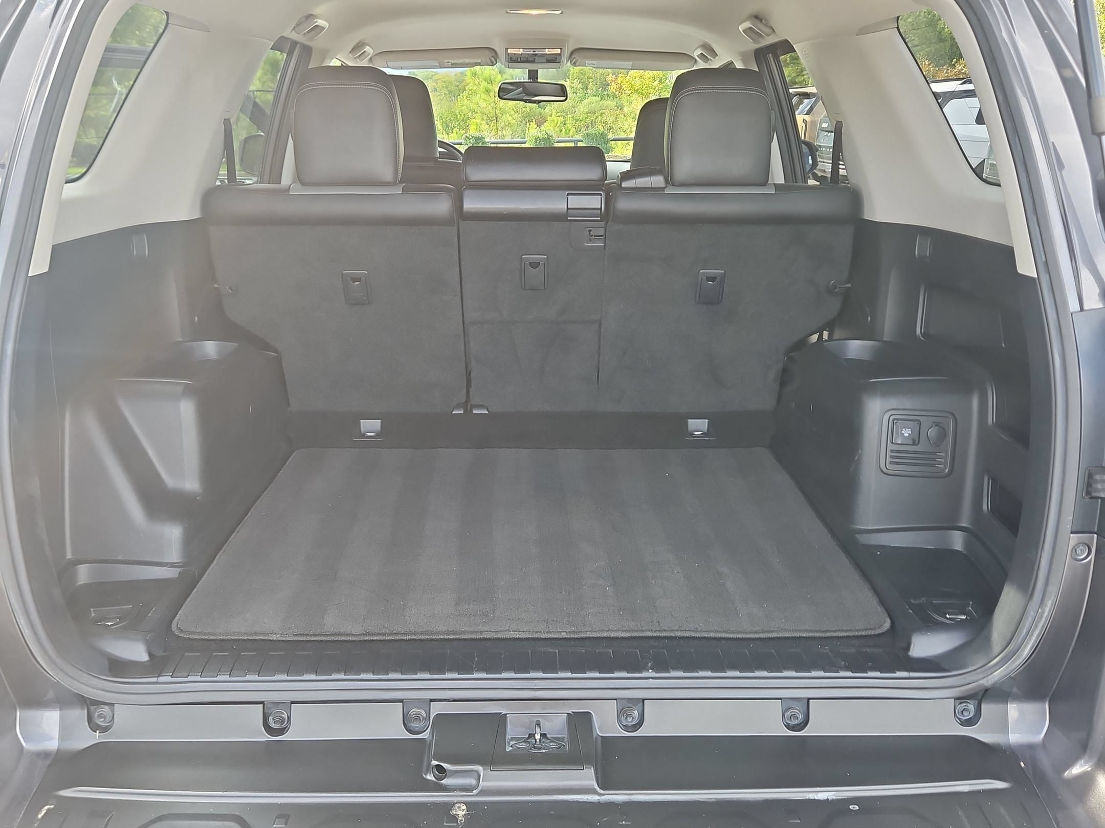 Used 2018 Toyota 4Runner SR5 Premium AWD/4WD image 18