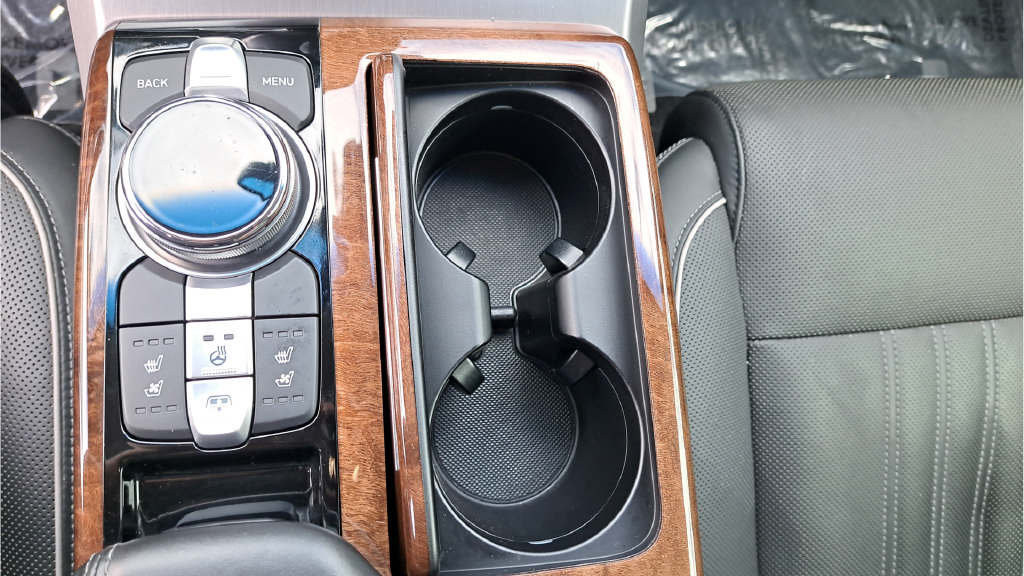 Used 2019 Genesis G90 3.3T Premium RWD image 23