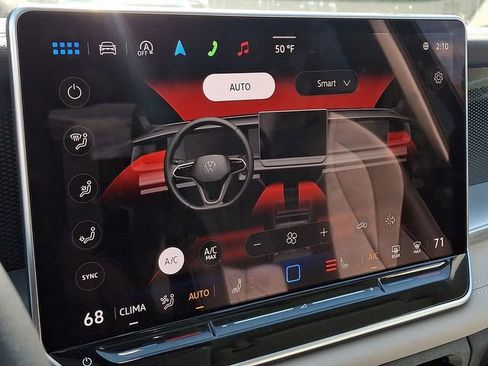 Used 2025 Volkswagen Tiguan SE w/ Panoramic Sunroof Package image 16