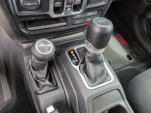 Used 2020 Jeep Gladiator Sport w/ Quick Order Package 24S AWD/4WD image 15