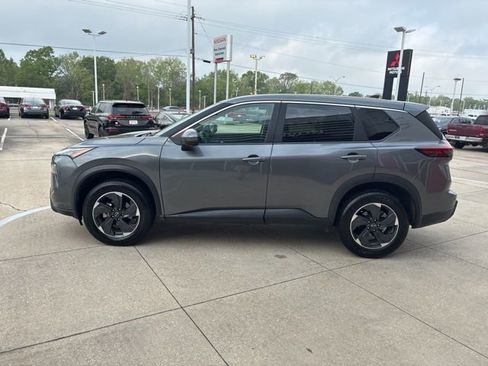 Used 2025 Nissan Rogue SV image 4