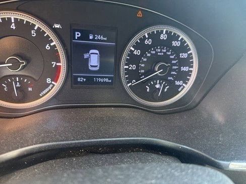 Used 2019 Hyundai Santa Fe SE image 5